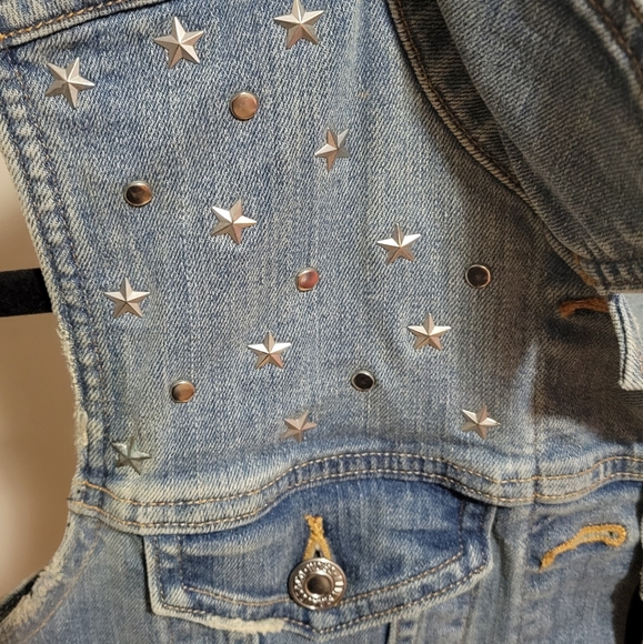 Levi distressed denim vest (Small) - Picture 3 of 6